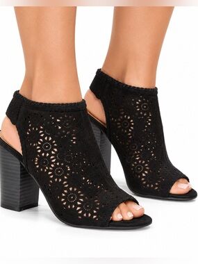 NWOT 
LC Lauren Conrad Statice Black Laser-Cut 
Ankle Boots size 6.5